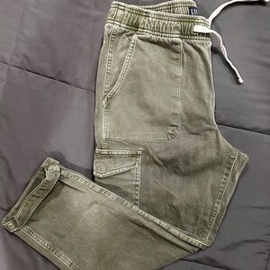 GAP women’s Olive Cargo Pants Medium